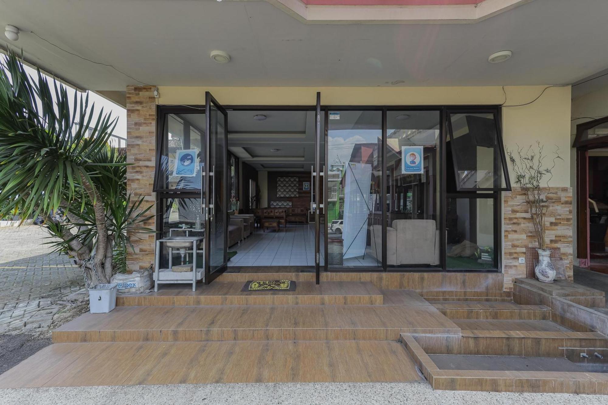 באטו Oyo Bunga Matahari Guest House And Hotel מראה חיצוני תמונה